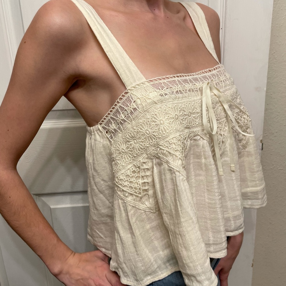 American Eagle - cream, flowy crop top